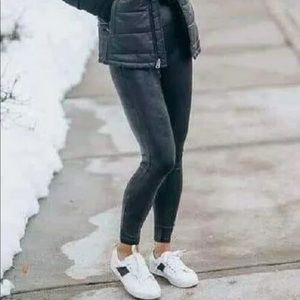 Aerie Crackle and Shine Faux leggings 🤩